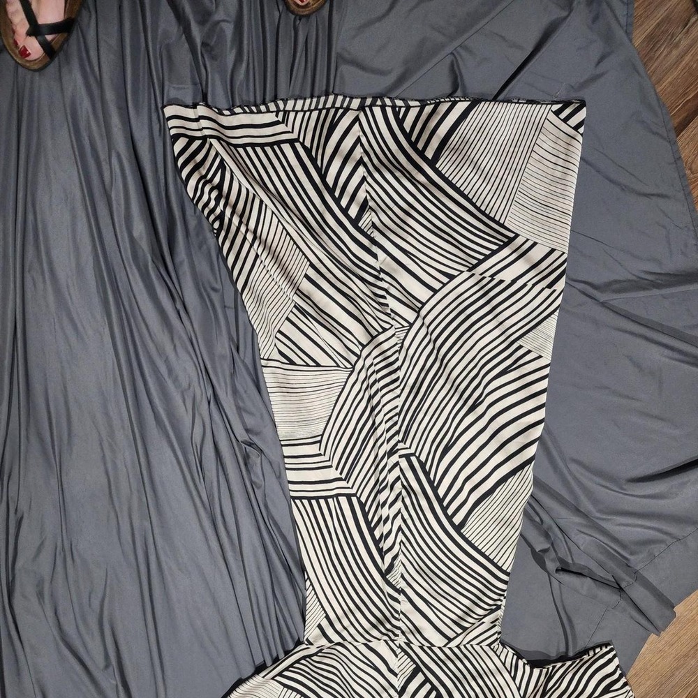 Black and white geometric design dress - Picture 2 of 5